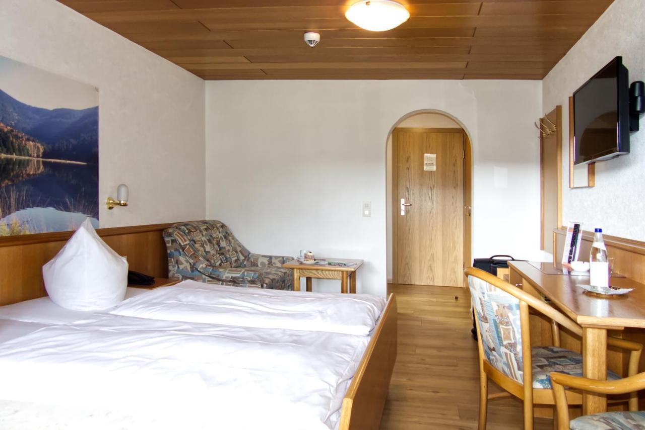 Garnihotel Zur Linde - Bayerischer Wald - Aktivcard Mit 154 Kostenfreien Leistungen - Kostenloser Parkplatz لوبيرغ المظهر الخارجي الصورة