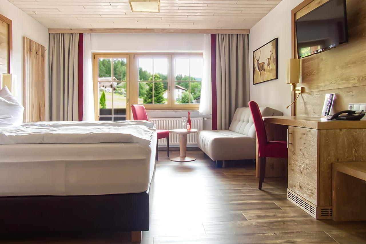 Garnihotel Zur Linde - Bayerischer Wald - Aktivcard Mit 154 Kostenfreien Leistungen - Kostenloser Parkplatz لوبيرغ المظهر الخارجي الصورة